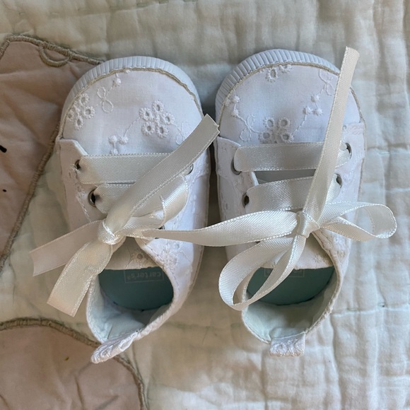 NWOT! White Eyelet Soft Shoes - Picture 3 of 4